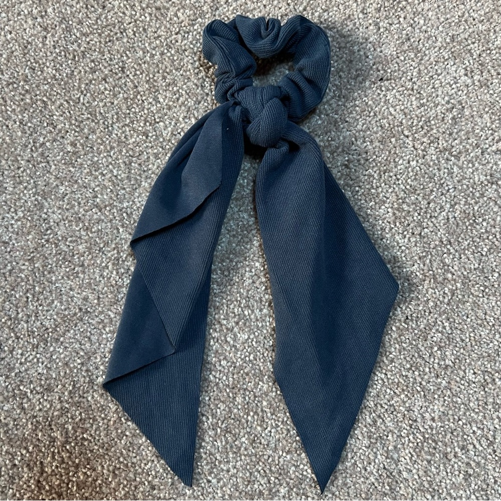 5/$25🎉 blue scrunchie